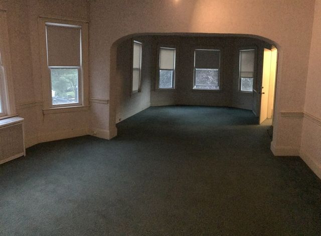194 Robbins 2, Waltham, MA 02453