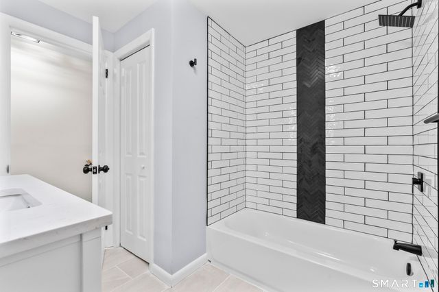 7 Dogwood Court, Branford, CT 06405