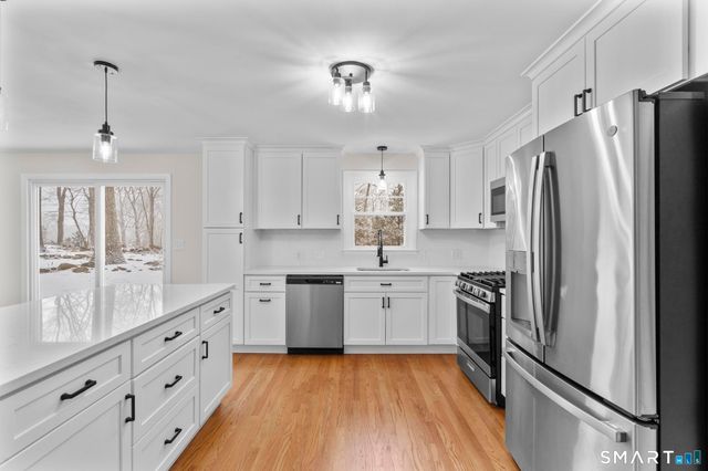 7 Dogwood Court, Branford, CT 06405