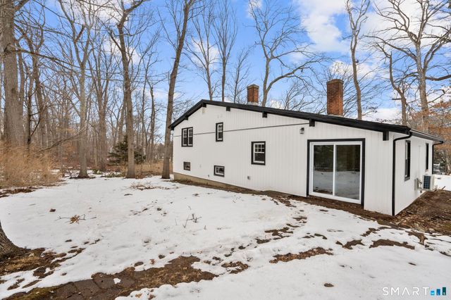 7 Dogwood Court, Branford, CT 06405