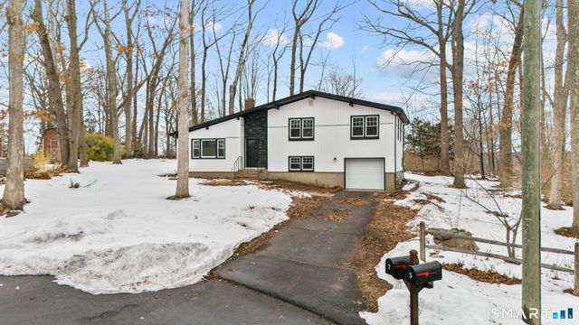 7 Dogwood Court, Branford, CT 06405