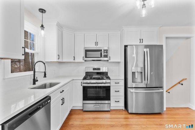 7 Dogwood Court, Branford, CT 06405