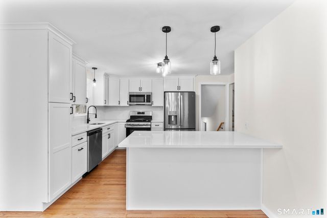 7 Dogwood Court, Branford, CT 06405