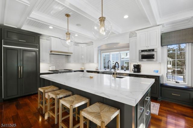 6 Stonehedge Ct, Warren Twp., NJ 07059