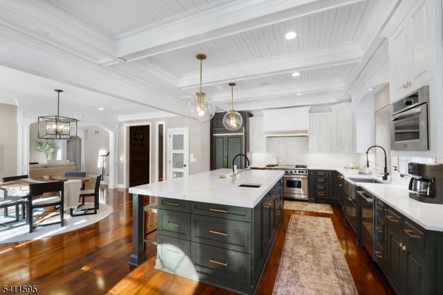 6 Stonehedge Ct, Warren Twp., NJ 07059