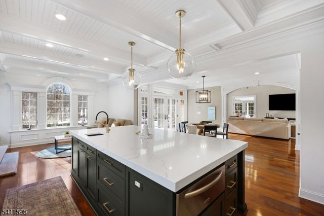 6 Stonehedge Ct, Warren Twp., NJ 07059