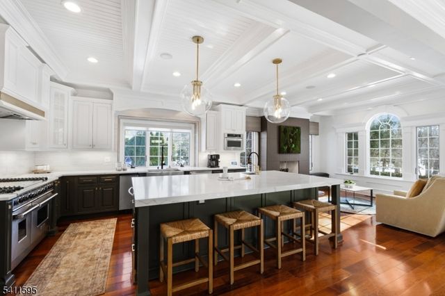 6 Stonehedge Ct, Warren Twp., NJ 07059