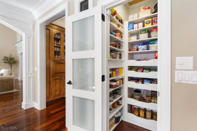 6 Stonehedge Ct, Warren Twp., NJ 07059