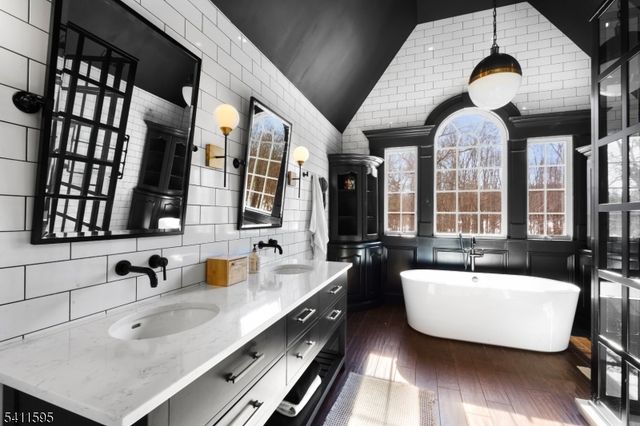 6 Stonehedge Ct, Warren Twp., NJ 07059