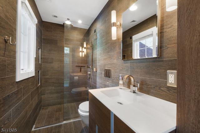 6 Stonehedge Ct, Warren Twp., NJ 07059