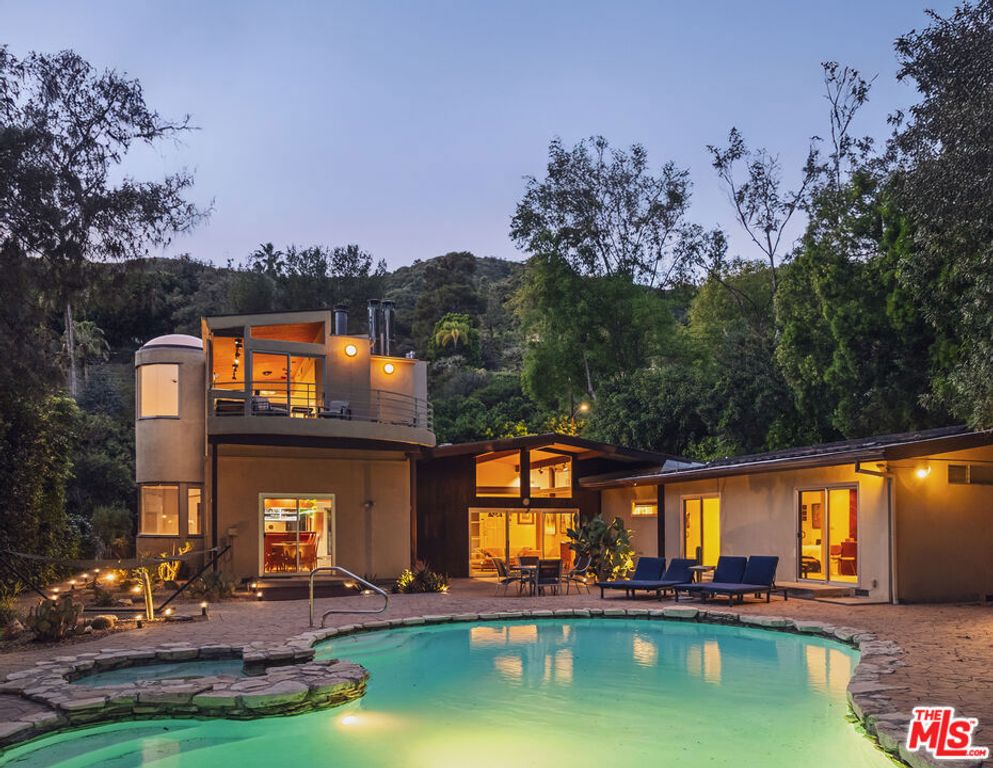 13044 Sky Valley Road, Los Angeles, CA 90049