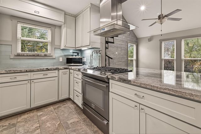 717 W 30th Street, Houston, TX 77018