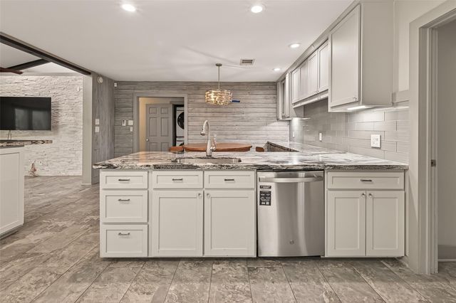 717 W 30th Street, Houston, TX 77018