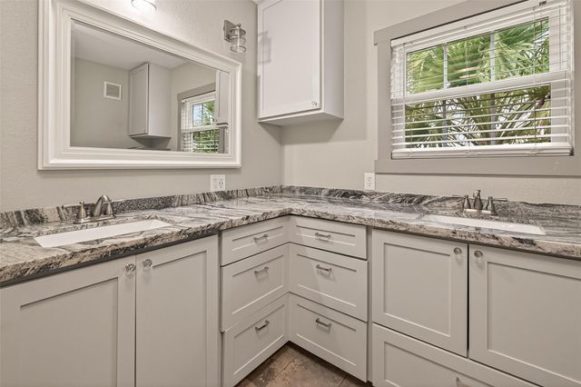 717 W 30th Street, Houston, TX 77018