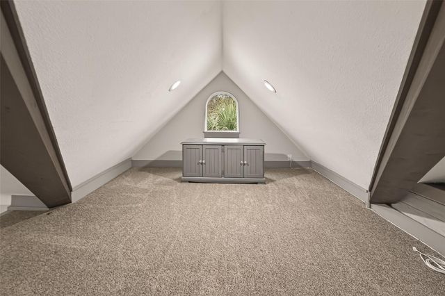 717 W 30th Street, Houston, TX 77018