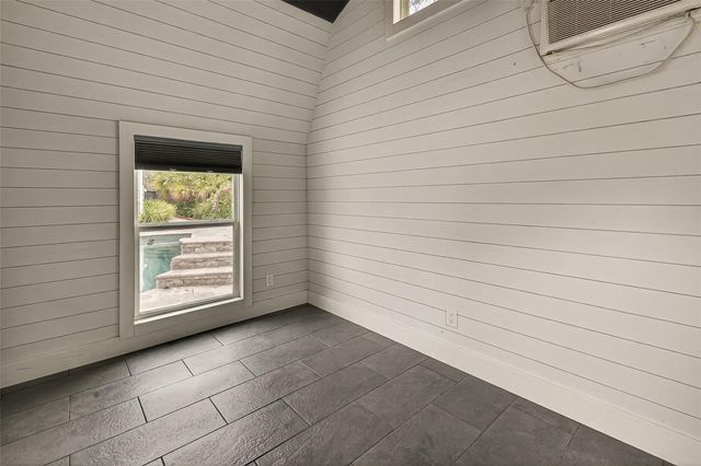 717 W 30th Street, Houston, TX 77018