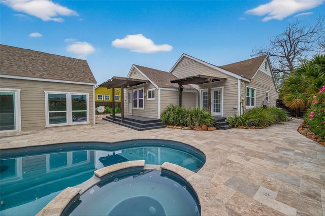 717 W 30th Street, Houston, TX 77018