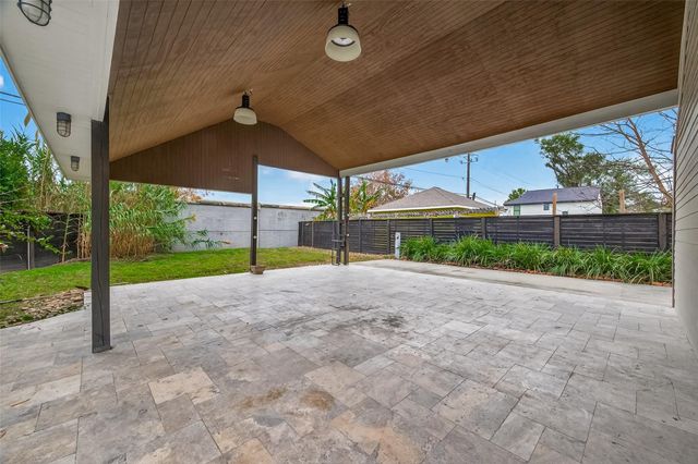 717 W 30th Street, Houston, TX 77018