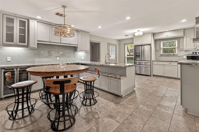 717 W 30th Street, Houston, TX 77018