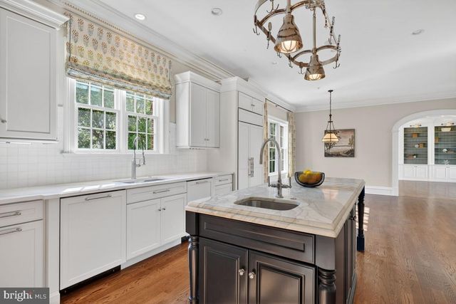 1935 FOXVIEW CIR NW, Washington, DC 20007