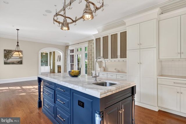 1935 FOXVIEW CIR NW, Washington, DC 20007