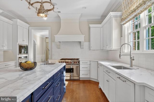 1935 FOXVIEW CIR NW, Washington, DC 20007