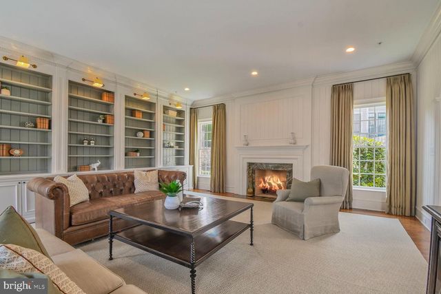 1935 FOXVIEW CIR NW, Washington, DC 20007