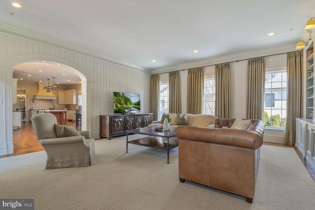 1935 FOXVIEW CIR NW, Washington, DC 20007