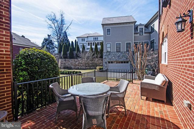 1935 FOXVIEW CIR NW, Washington, DC 20007