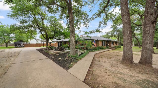 313 Shadywood Lane, Seagoville, TX 75159
