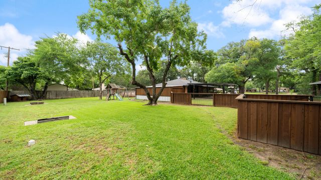 313 Shadywood Lane, Seagoville, TX 75159