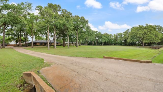 313 Shadywood Lane, Seagoville, TX 75159