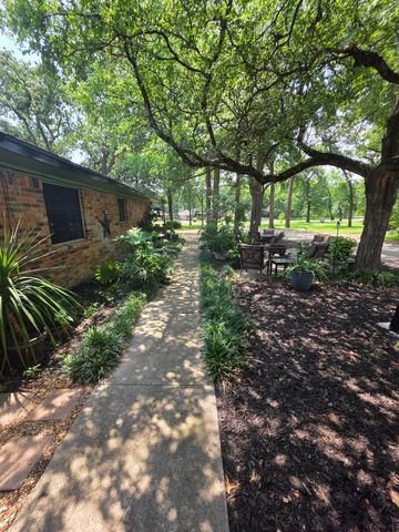 313 Shadywood Lane, Seagoville, TX 75159