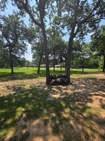 313 Shadywood Lane, Seagoville, TX 75159