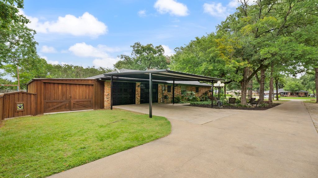 313 Shadywood Lane, Seagoville, TX 75159