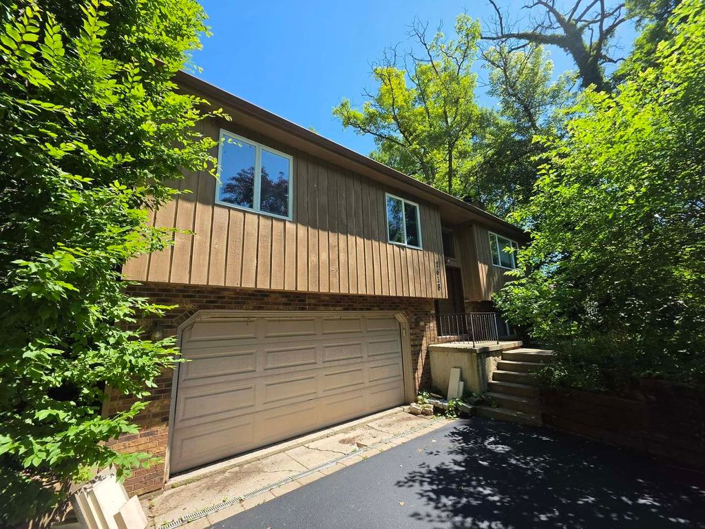 7618 Catalpa Drive, Wonder Lake, IL 60097