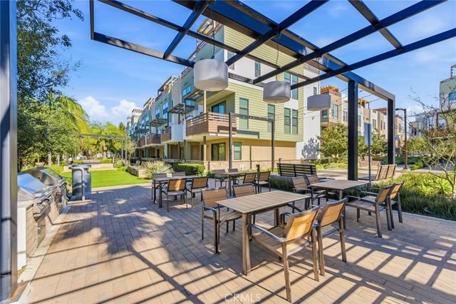 669 W 17th Street, Costa Mesa, CA 92627