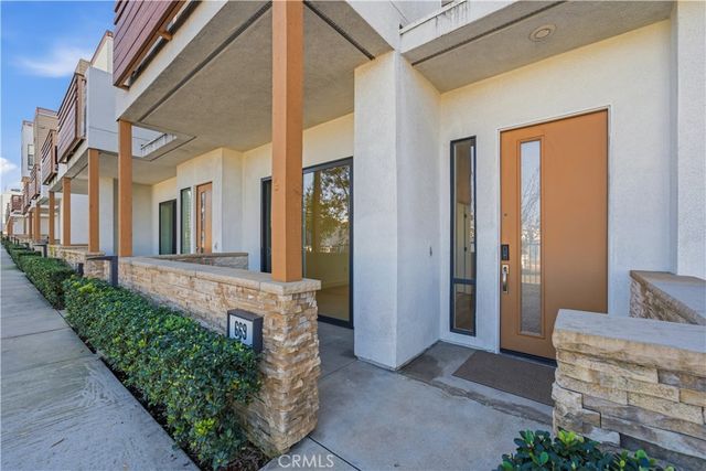 669 W 17th Street, Costa Mesa, CA 92627