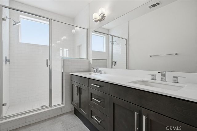 669 W 17th Street, Costa Mesa, CA 92627