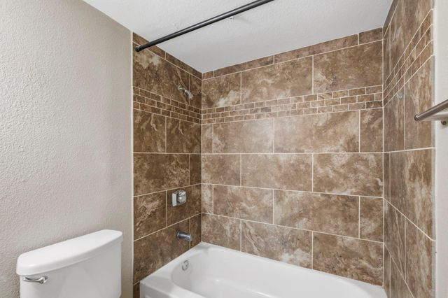 1860 White Oak Drive 355, Houston, TX 77009