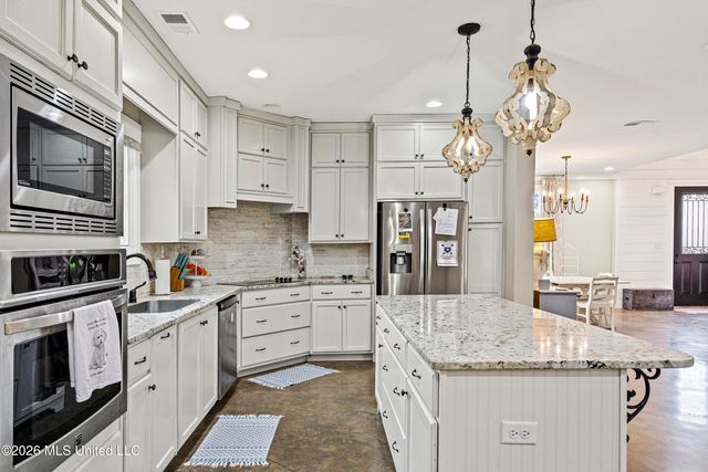 5078 Dixie Creek Drive, Hernando, MS 38632