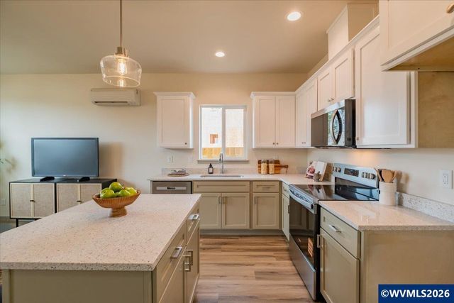 1531 SW 11th St, Dallas, OR 97338