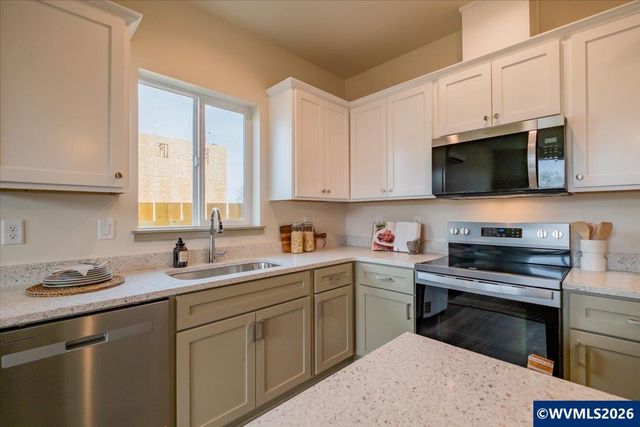 1531 SW 11th St, Dallas, OR 97338