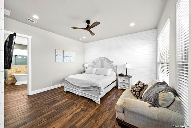 491 Stablewood Ln, Kerrville, TX 78028