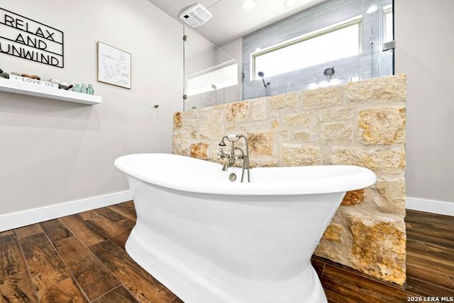 491 Stablewood Ln, Kerrville, TX 78028