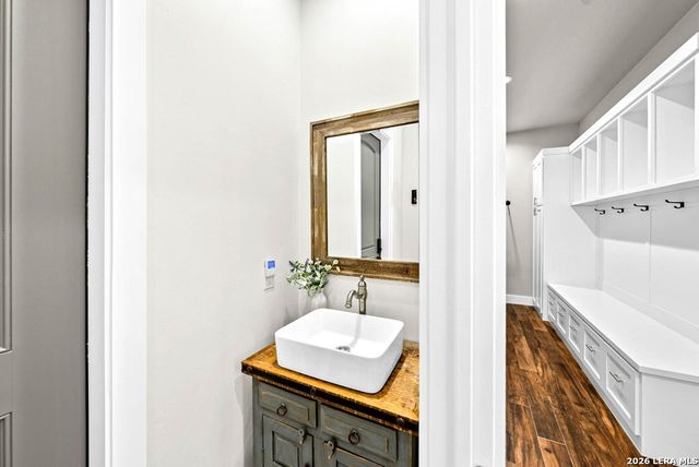 491 Stablewood Ln, Kerrville, TX 78028