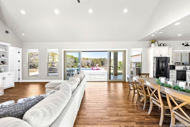 491 Stablewood Ln, Kerrville, TX 78028