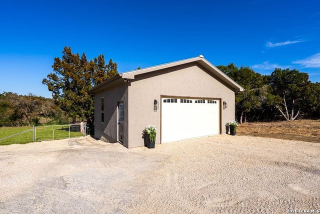 491 Stablewood Ln, Kerrville, TX 78028