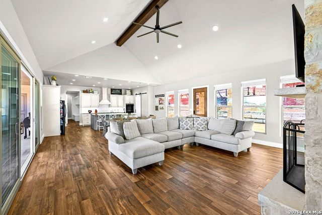 491 Stablewood Ln, Kerrville, TX 78028