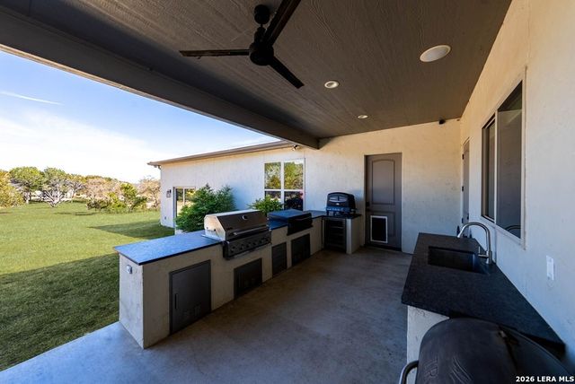 491 Stablewood Ln, Kerrville, TX 78028